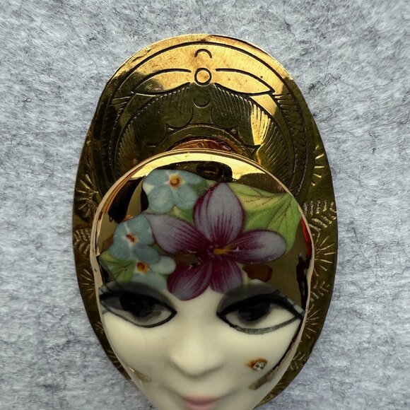VTG Retro Flapper Face Brooch Hand-Painted Lady Pin Artist signed  Art Deco - Picture 9 of 11